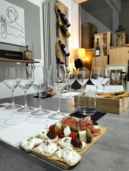 Degustazione di Gin Artigianale Italiano con Gin Tonic Personalizzato 6